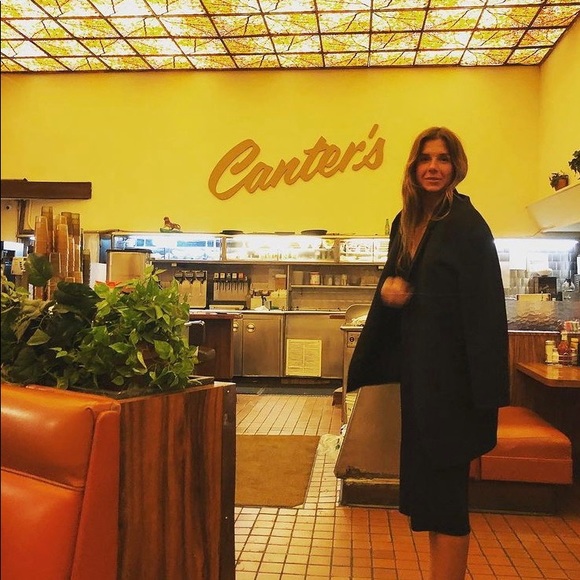 Meet your Posher, Barbie - Picture 1 of 1